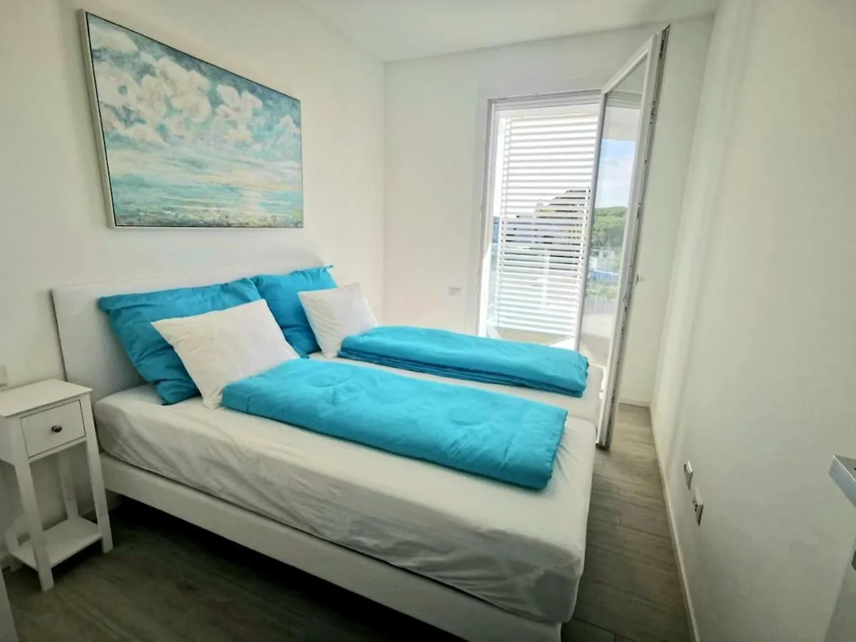 Jesolo Pineta Fronte Mare - Jl Blue Apartments C25 0*, 리도 디 예솔로